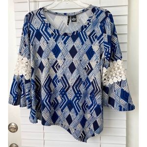 LG New Directions blue geo blouse (petite)